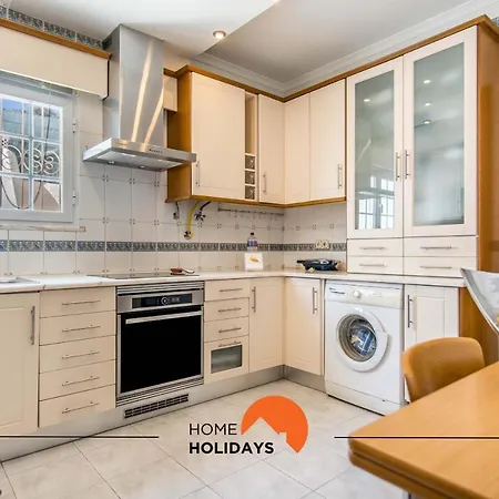 #128 Number 10 By Holidays Ferienhaus *