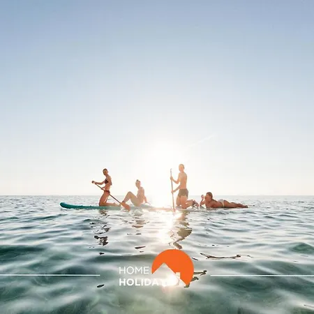 #128 Number 10 By Holidays Ferienhaus *